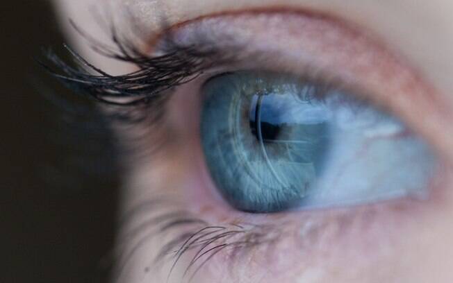 Sinais de complicações oculares do diabetes podem variar entre machas no campo de visão  e distorção das imagens