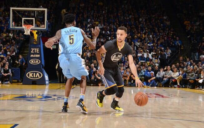 Stephen Curry em ação contra o Denver Nuggets: durou pouco