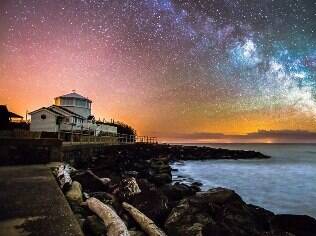Constelações iluminam ilha inglesa
