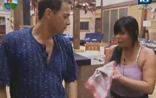 Gretchen chama a atenção de Sylvinho Blau Blau
