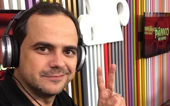 Márvio Lúcio dos Santos, o Carioca, volta a gravar programa após forte quadro de asma