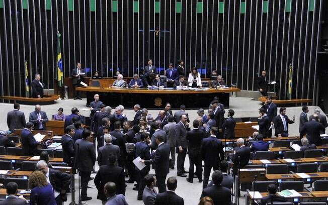 Sessão na Câmara dos Deputados analisa a votação da PEC dos gastos públicos Sessão na Câmara dos Deputados analisa a votação da PEC dos gastos públicos