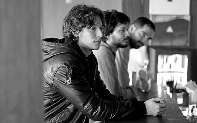 Gabriel Soares, vocalista da Atalhos, elege suas músicas favoritas na playlist desta semana