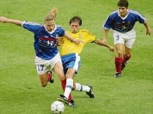 Leonardo, Petit e Lizarazu na final da Copa de 1998. A França venceu por 3 a 0 em Paris