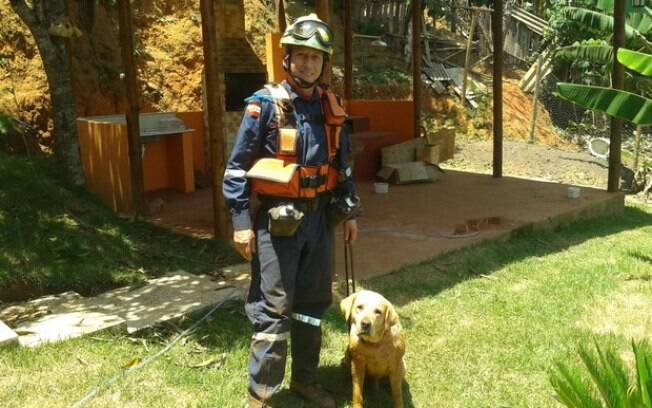 Ice com o sargento Amorim durante atuação em Mariana