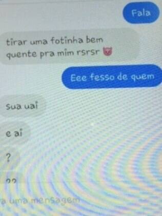 Em uma das mensagens trocadas com alunos, professor pede foto