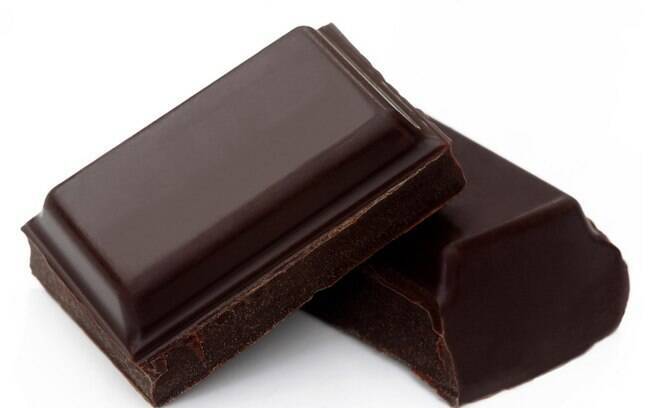 Chocolate amargo: rico em polifenois, ajuda a pele por ser antioxidante. É um bom alimento antienvelhecimento, mas as especialistas avisam: nada de comer a barra inteira. Foto: Getty Images