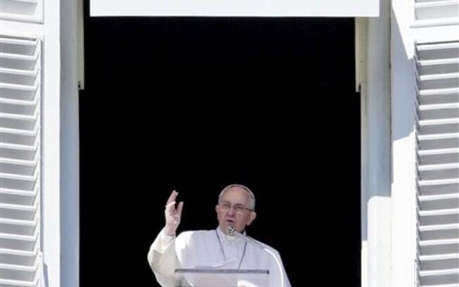 Papa Francisco faz a oração de Angelus na praça São Pedro, no Vaticano (8/02)