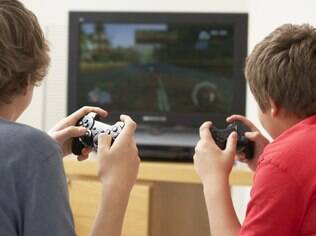 Crianças que desenvolvem vício por videogames podem anular capacidade de interação social