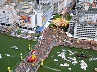 De Recife, o gigantesco Galo da Madrugada também atrai a turma LGBT