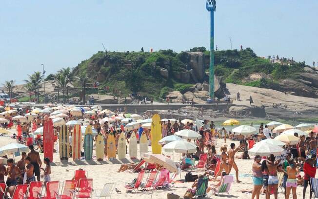Movimentação na praia do Arpoador, no Rio de Janeiro, durante o Dia da Consciência Negra (20/11/2013)