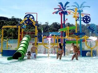 Piscina mais rasa permite que as crianças se divirtam à vontade na área Kids
