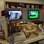 A livraria do arquiteto Gustavo Paschoalim, na Casa Cor,  tem dois aparelhos de televisão próximos. Foto: Divulgação