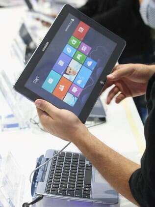 Ativ SmartPC, com Windows RT, tem teclado conectado por ímãs