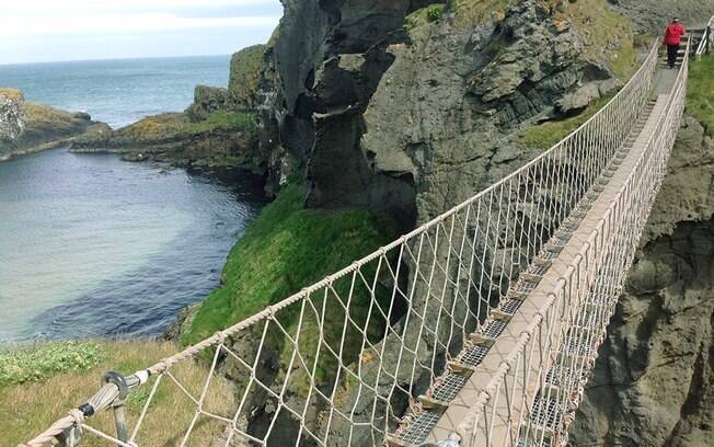 Carrick-a-Rede Rope Bridge é uma das atrações da Irlanda do Norte