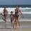 Nívea Stelmann aproveita inverno quente na praia com o filho. Foto: Photo Rio News