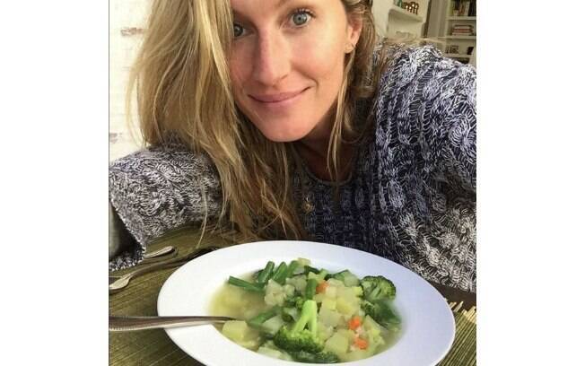 Gisele só come vegetais e legumes orgânicos