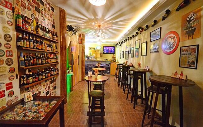 Bar de cervejas especiais de Marcelo foi construído em uma garagem da comunidade carioca