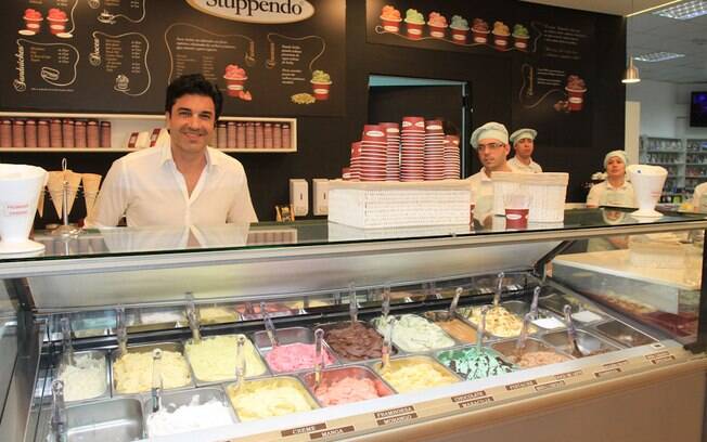 Edu Guedes inaugura franquia de sorvetes em São Paulo