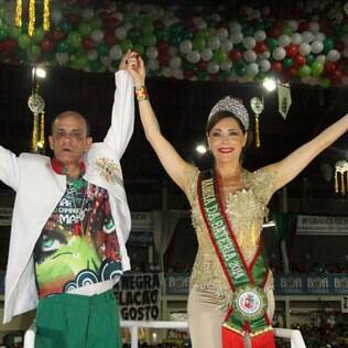Christiane Torloni é coroada rainha de bateria da Grande Rio