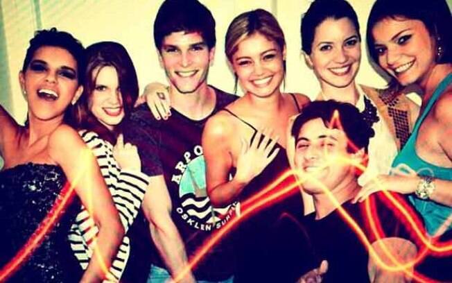 Mariana Rios postou foto ao lado de Jonatas Faro, Nathália Dill, Sophie Charlotte, Carolinie Figueiredo, Milena Toscano e Bruno De Luca