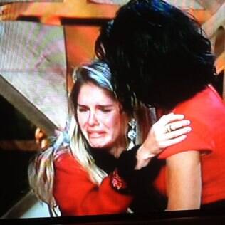 Bárbara Evans se emociona ao saber do resultado da votação