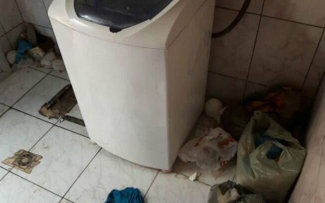 Lixo se acumulava pela casa onde operários viviam