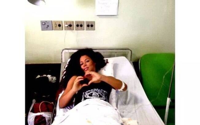 Ariany Nogueira publica foto direto do hospital, onde se recupera da cirurgia que se submeteu nesse sábado (3)