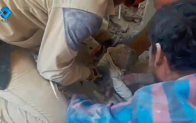 Bombardeios atingiram hospitais e dificultaram ainda mais o trabalho de resgate dos civis atingidos em Aleppo