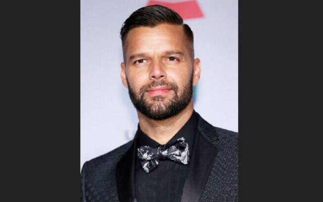 'Tenho orgulho de dizer que sou um homem feliz e homossexual. Sou muito abençoado por ser quem eu sou', disse o cantor Ricky Martin. Foto: Reprodução/Guff.com
