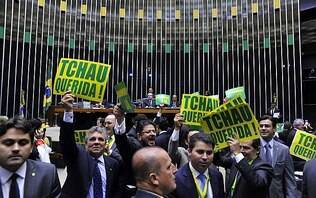 Após quase 43 horas, Câmara encerra sessão que antecede votação do impeachment