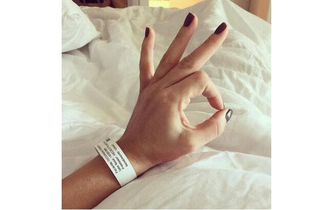Giovanna Ewbank mostrou a pulseira do hospital nas redes sociais