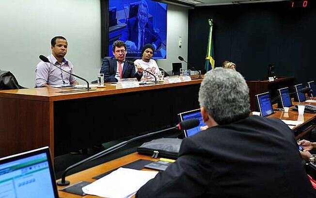 CPI da Violência contra Jovens Negros e Pobres ouviu representantes de movimentos sociais
