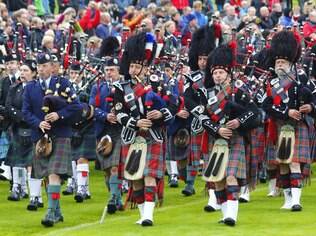 O kilt, a gaita de foles e o tartan são símbolos da Escócia
