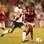 Juninho Pernambucano protege a bola de Negueba durante o duelo entre Flamengo e Vasco pela 18ª rodada do Campeonato Brasileiro. Foto: Vipcomm