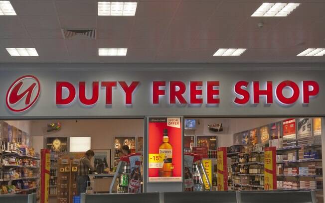 É recomendado fazer a  compra de cosméticos no duty free, como perfumes e maquiagens