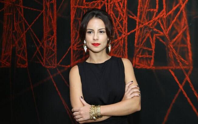 Andreia Horta vira mulher de bandido em nova série 'A Teia'