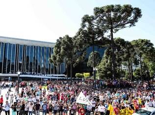 Professores estão em greve há 6 dias