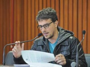 Renan Quinalha em seção da Comissão estadual da Verdade em 30 de maio de 2014