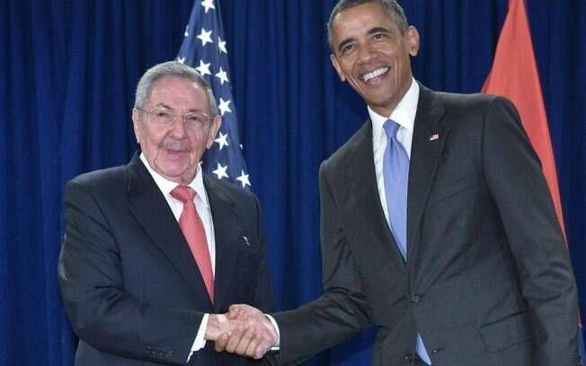 Os presidentes Barack Obama e Raúl Castro em encontro no ano passado, na sede da ONU