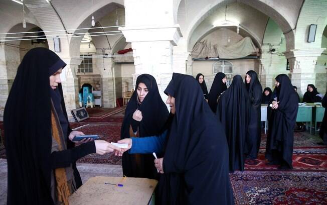 Iranianas votam na eleição parlamentar em Teerã; quase 55 milhões de pessoas têm direito a voto
