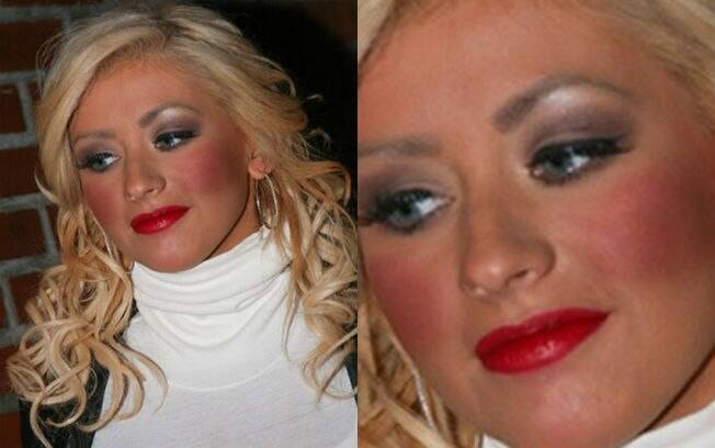 Já Christina Aguilera coloriu as maçãs, exagerou na boca e nos olhos e ficou com cara de palhaço