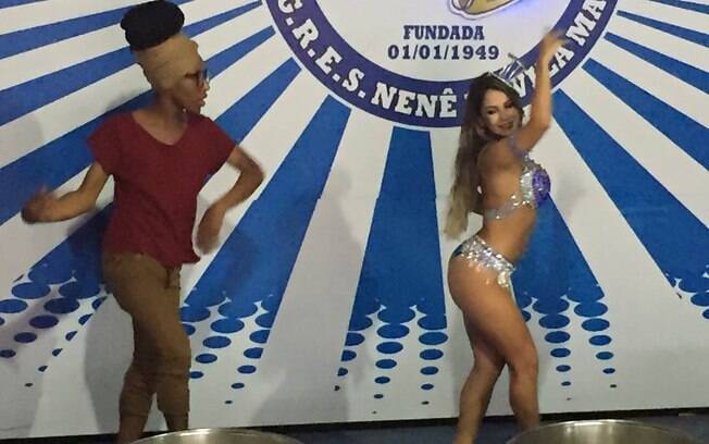 Gil Jung faz aula de samba com o coreógrafo da Nenê de Vila Matilde