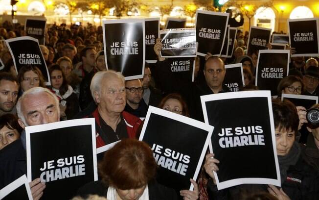 Após ataque, milhares vão às ruas por liberdade de expressão na França (07/01)
