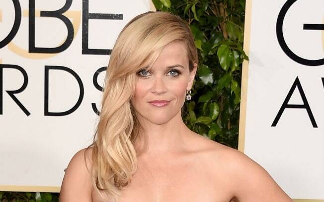 Reese Witherspoon foi na dobradinha olhos esfumados e boca com gloss