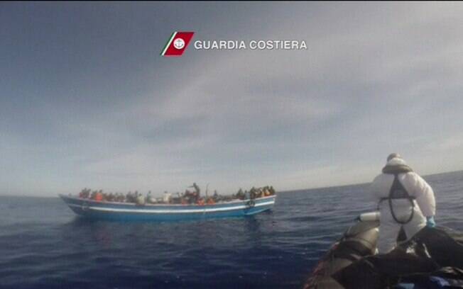 Só neste ano, pelo menos 1.750 pessoas morreram tentando cruzar o mar Mediterrâneo