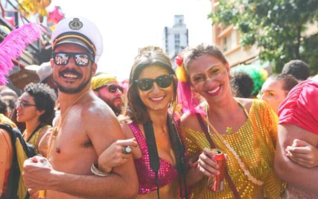 Veja dicas para se jogar no carnaval sem prejudicar a pele ou a saúde Veja dicas para se jogar no carnaval sem prejudicar a pele ou a saúde