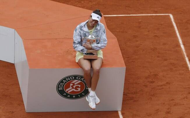 A espanhola Garbiñe Muguruza foi campeã do torneio de Roland Garros neste sábado (4)