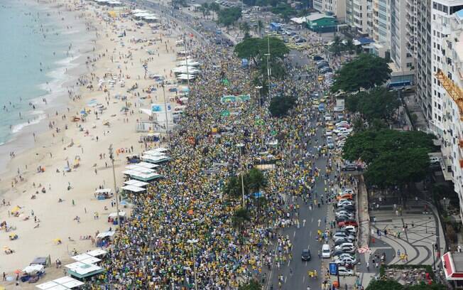 Manifestantes pedem o impeachment da presidente Dilma Rousseff, em Copacabana, Rio de Janeiro
. Foto: Tasso Marcelo/ Fotos Públicas