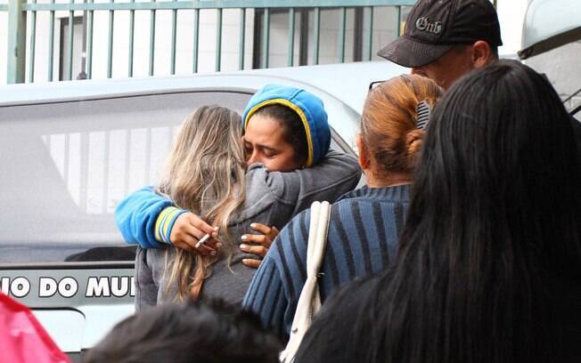 Sara Kelly, mãe das vítimas, durante velório das quatro crianças mortas a facadas pelo pai São Paulo. Elas tinham entre um e 10 anos (11.07.14). Foto: Futura Press